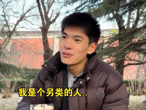 Lời hứa đầu tiên trong ký ức, anh đã làm được rồi, huynh đệ! Anh không còn nợ anh nữa…