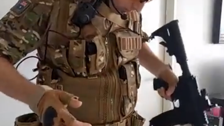 Pemain Australia mengeluhkan pemain profesional yang memiliki terlalu banyak perlengkapan: bro wtf