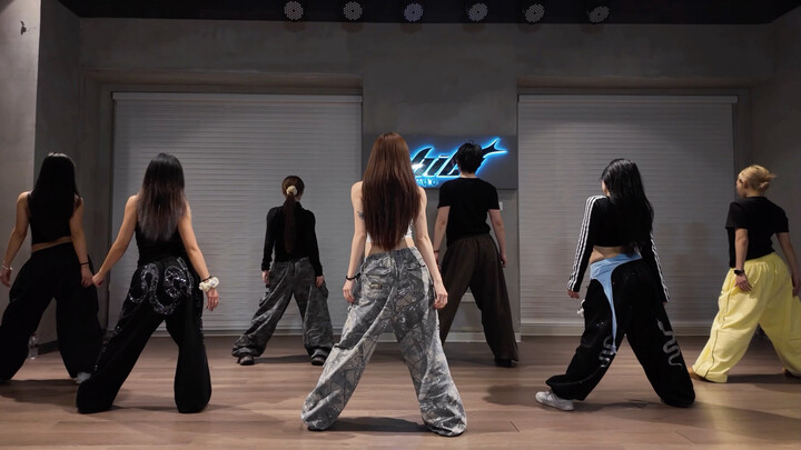 “Low” – Basic Jazz Framework Choreography by Nanan