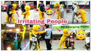 กวนใจคนปั๊มน้ำมัน🤣 Backchodiแดนซ์😆😆 ตุ๊กตาหมีเล่นตลก อินเดีย MrCrazy