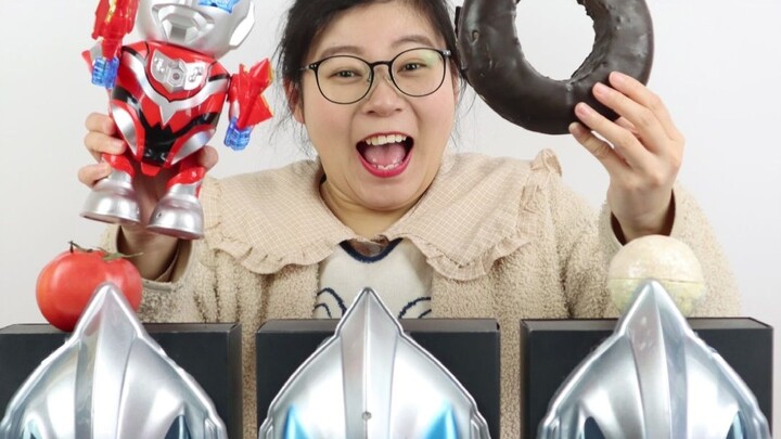 Fat Xiaowei unpacks the Big Blind Box of Ultraman Gourmet Food, do you know what Asakura Lu likes to