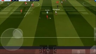 Tiền đạo U22 Việt Nam Trần Danh Trung làm Thủ môn Cực hài Dream League Soccer 20