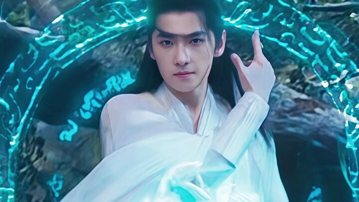 Ai hiểu được, những bóng hình thoáng qua và ánh sáng lơ lửng phản chiếu trên những vị thần bất tử