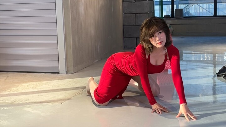 แซ่บมาก...! พี่สาวชุดแดงของยูยูยู❤️