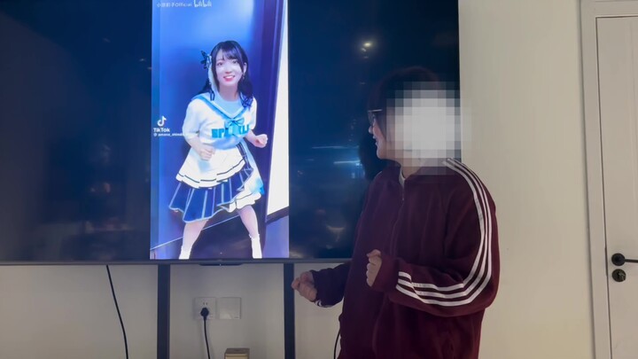 พี่ชาย ฉันเต้นรำสักเพลง ช่วยมาดูหน่อยได้ไหม