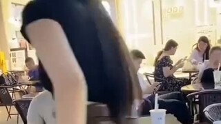 Anh ơi, em nghe thấy bàn tính của anh di chuyển từ mặt trăng.