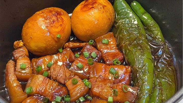 Interns’ After-Work Challenge: Grab a Quick Meal for Just 10 Yuan! Braised Pork with Scallions