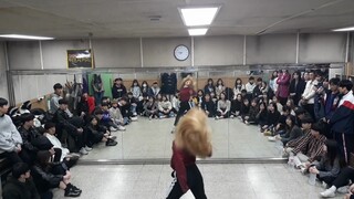 Club students dance 7 rings - Ariana Grande