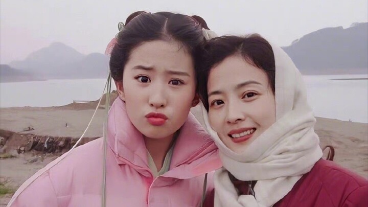【Liu Yifei and Her Mom】On-Set Routine ~ Mom’s Sewing Me a Pair of Gloves