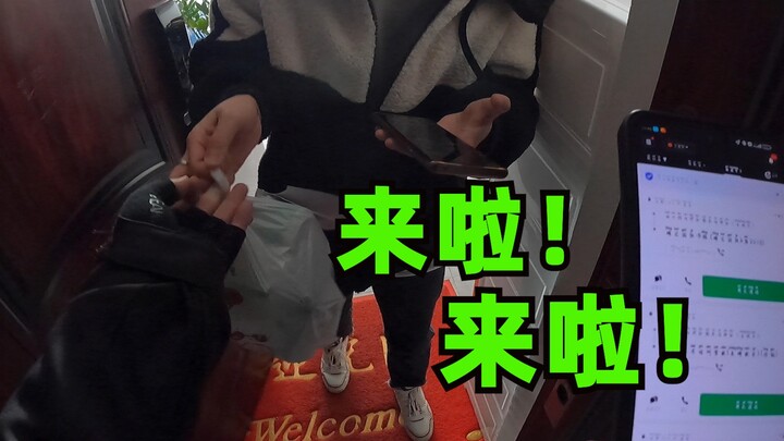 สาวน้อย: คุณร้องหนึ่งครั้งสิ! นักส่งอาหาร: ฉันร้องสองครั้งเลย!