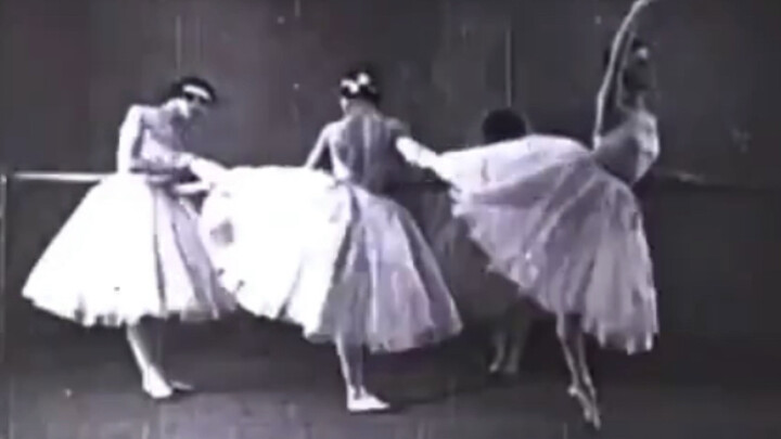 [As expected of the birthplace of pointework] 1920s Paris Opera Ballet School training video