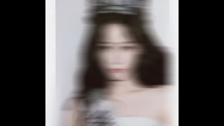 ها قد جاءت ملكة لصقات النزع، لتضع حدًا لكل لصقات النزع الأخرى... هل تجلس هذه الأخت مباشرة في مقعد ال