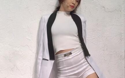 Just look at Park Ji-yeon's dance segment