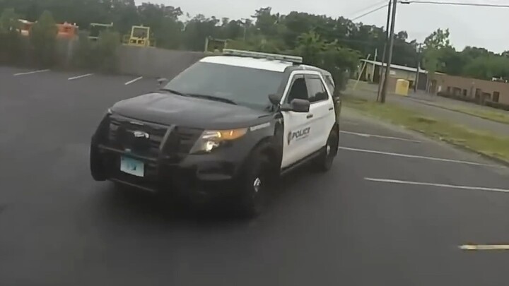 “Pak Polisi, dia yang mengganggu saya!”