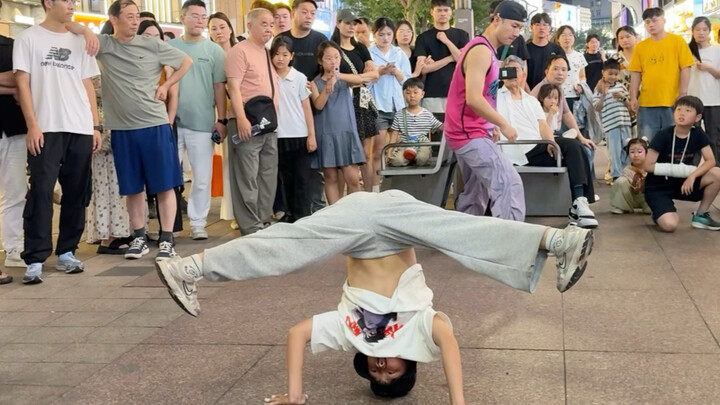 Nhảy đường phố, sôi động quá đi mất