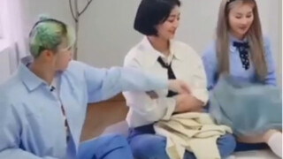 Twice ｜ Yoo Jeongyeon ｜ Jeongyeon đối xử với các chị em thật sự rất rất rất tốt!