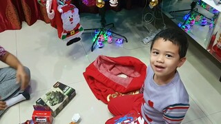 ลุ้นเปิดกล่องของขวัญข้างในมีอะไรChristmas Day Morning Has Santa Been