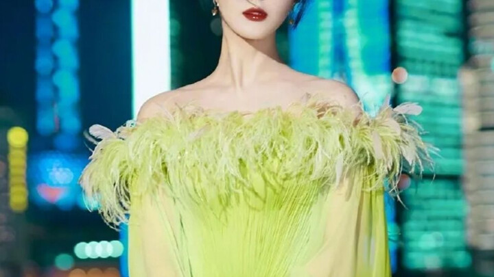 I totally get why Liu Xuehua asked for her photo and contact info the very first time she met her.