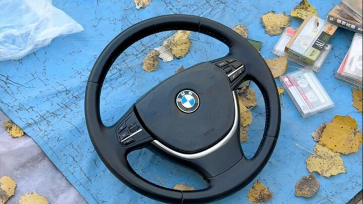 You just keep browsing this street stall! I almost got blown away!