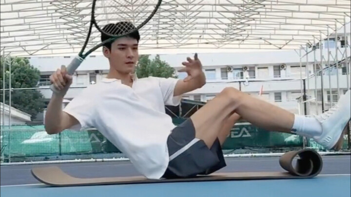 Gong Jun’s tennis racket waves goodbye to worries 🎾 The first serve in 2026—witness @GongJunSimon’s 
