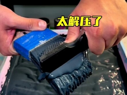 This scraping brush is so stress-relieving!