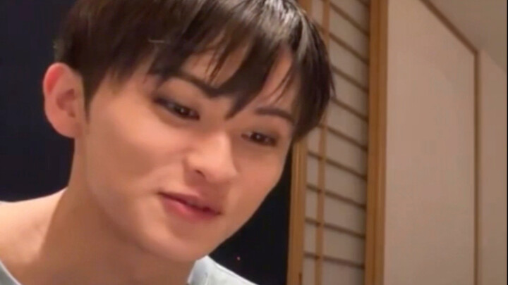 Trẻ em không nên nghe 🤣 Mark kể chuyện thời làm thực tập sinh, mỗi lần các anh bị la là Baby Shinyu 