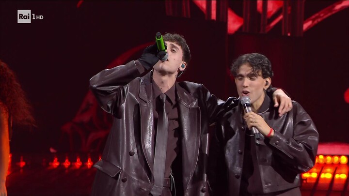 Sanremo 2026 seconda serata LDA & Aka7even cantano Poesie clandestine