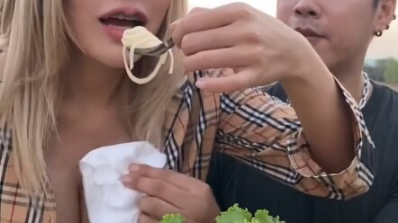 Thailand Fo En Food Channel shares Thai beauties.