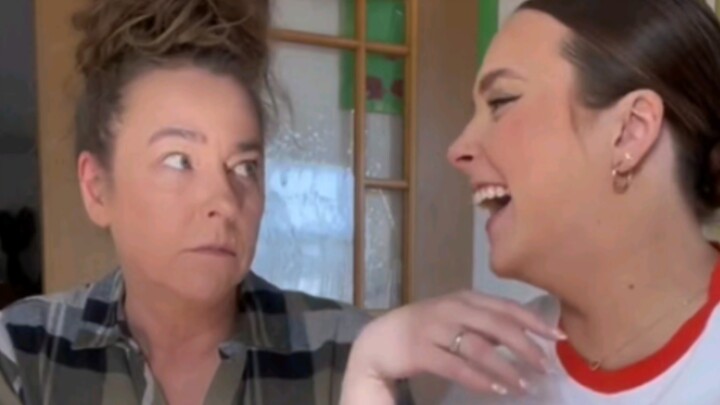 [Funny] I’m really fed up with you, you sly one… Doesn’t that look just like your mom staring at you