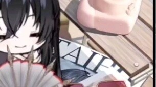 Dafeng, what are you doing? Let me see! This fan is really in the way!