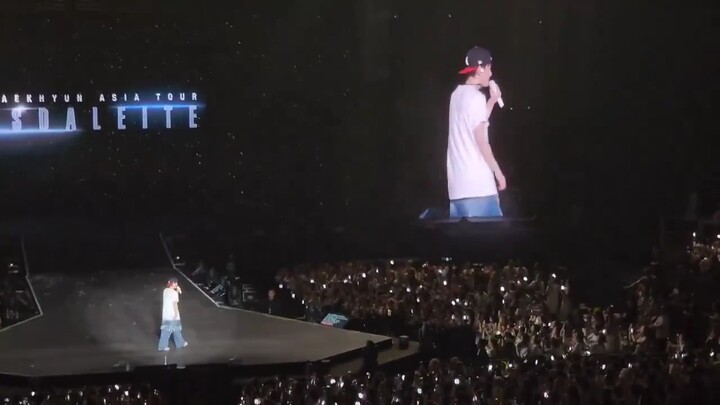 [Baekhyun] I’m dying of laughter! At the concert, he did an a cappella performance of EXO’s “History