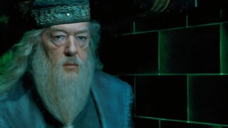 Bạn có thể không thích cụ Dumbledore, nhưng bạn phải thừa nhận rằng anh chàng này thực sự rất phong 