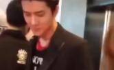Wu Shixun membantu penggemar mengambil ponselnya