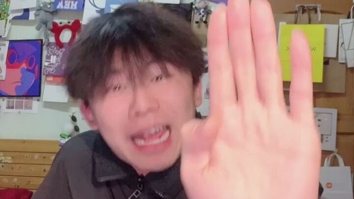 Kamu ngejebak aku, seorang pria, ke salon kecantikan???