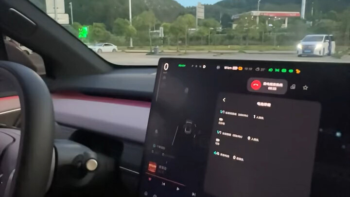 What should you do if the battery gets stuck when changing it at a service area?