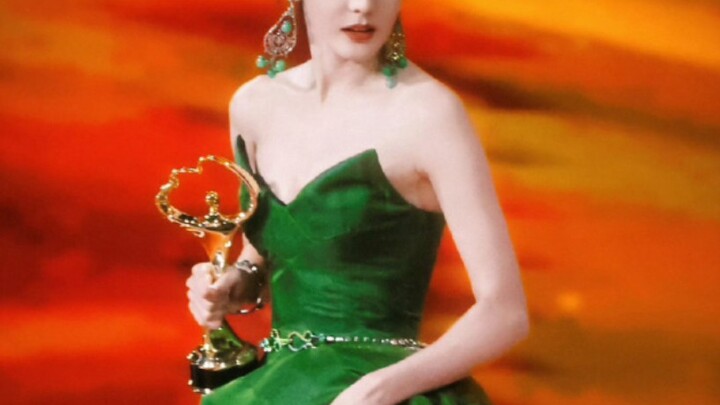 "เธอฆ่าเกมทันทีที่เธอปรากฏตัวบนเวที" [Dilraba Dilmurat]