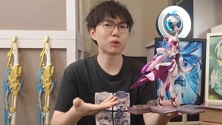 The uploader reviews Star Iron figures of various price ranges at his own expense!