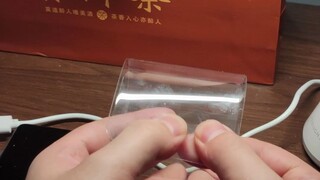 This is the first refund this year. The tempered film must be broken before it can be refunded.