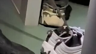 89年女生带05年男友回家，家里亲戚好奇围观，“大家都说他看起来没比我小很多”