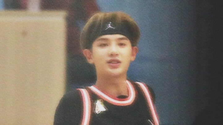 تعالَ نسترجع ذكريات الأخ هاو في سن الخامسة عشرة