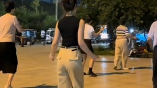 كيف يمكن للرقص المربع أن يكون بدوني؟