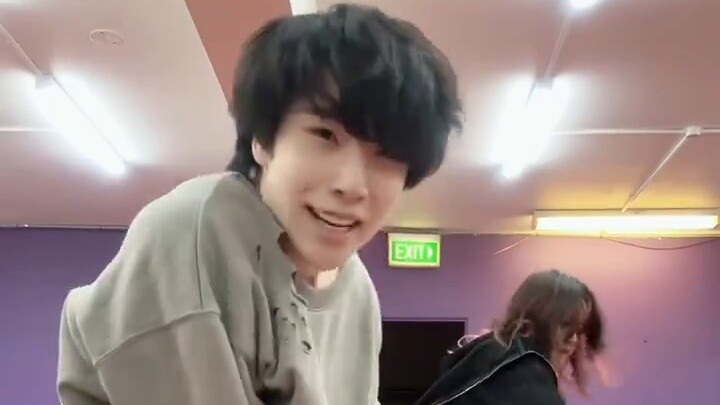 【Stray Kids | Cha】Selamat ulang tahun ke-6 untuk Stray Kids! StrayKids bersama gadis-gadis cantik - 