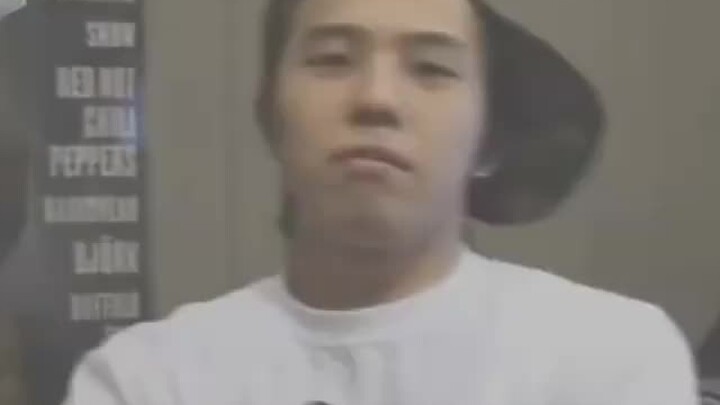 看一次笑一次，PD很守信用给志龙打了马赛克，只不过没打脸而已，姜还是老的辣阿，哈哈哈哈