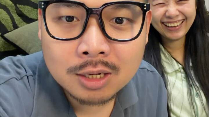 Penjual nakal memanfaatkan kenyataan bahwa aku belum pernah keluar dari dunia kecilku.