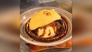 The perfect combination of omelet rice and hamburger meat, this cut is too tempting 🍚🍔
