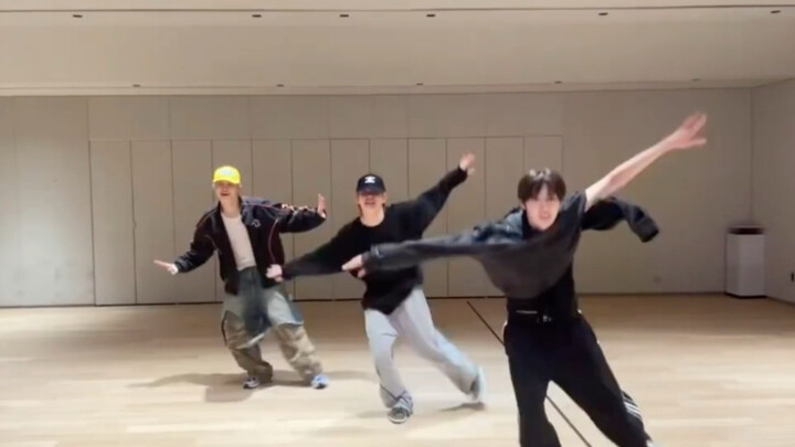 Buổi live làm bánh mì nướng nhảy cực sung!!! Hôm nay là năm nào vậy trời ㅠㅠ