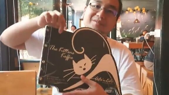 ป๋ารัก Vlog03  - พากิน Mango Waffle ร้าน The Kittens Koffie