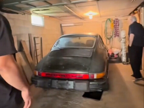 Ông cụ gặp khó khăn về tài chính nên đã quyết định bán đi chiếc xe yêu thích thời trẻ của mình – một