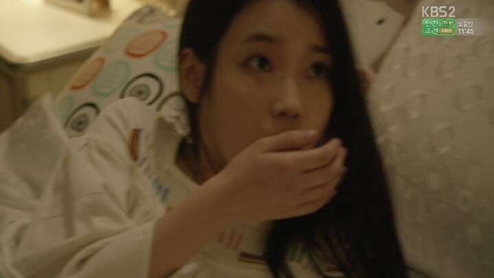 This reminds me of Ju Jingyi who got up with full makeup!