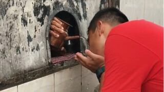 إن المياه المجانية الموجودة في شوارع الهند مريحة للغاية للشرب بمجرد أن تعتاد عليها.